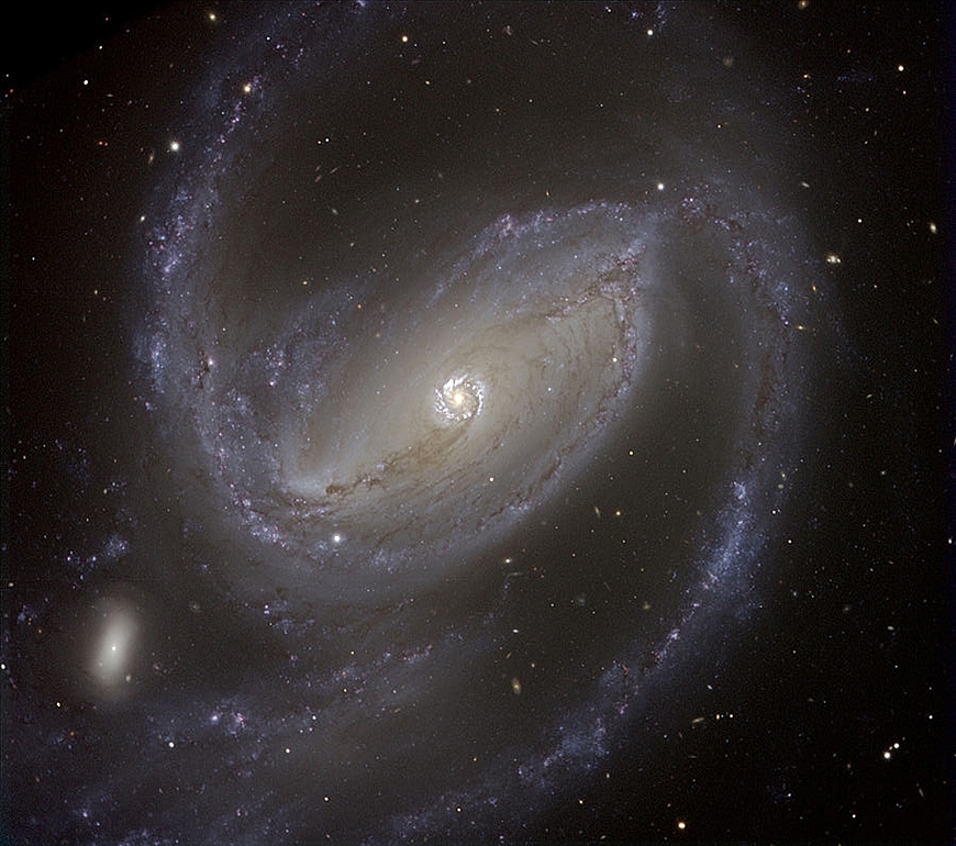 Спиральные ветви галактики. Галактика NGC 1097. Галактика логарифмическая спираль. Обычные спиральные Галактики.